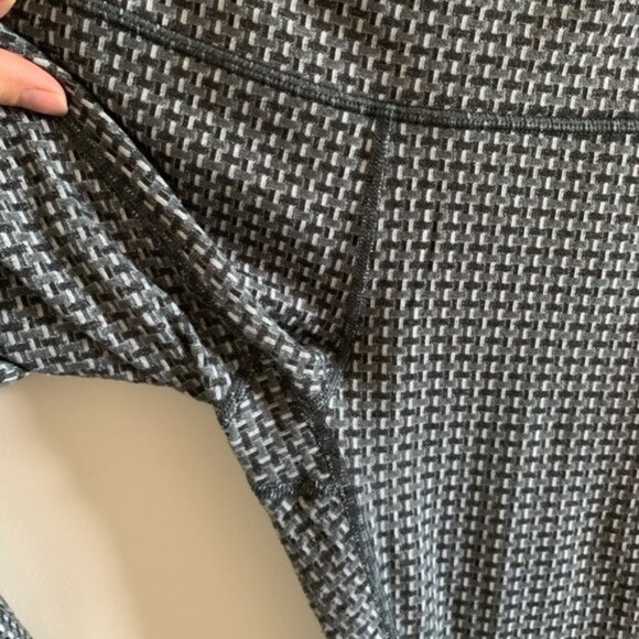 Ivivva by lululelmon black and white herringbone leggings girls size 14 - Picture 3 of 5